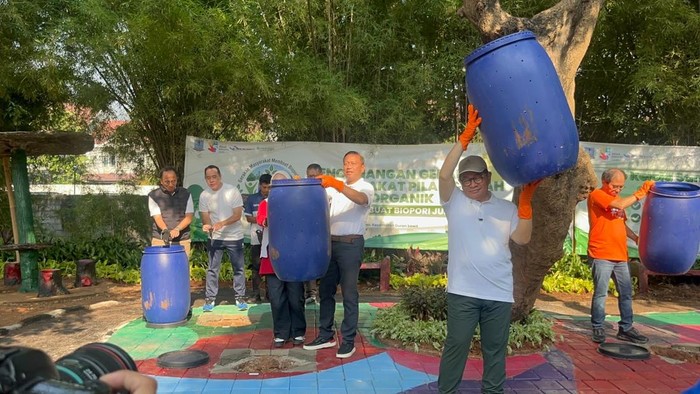 Dari RW untuk Kota, Inovasi Biopori Jumbo Hadirkan Solusi Pengurangan Sampah